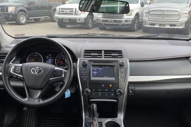 2015 Toyota Camry SE full