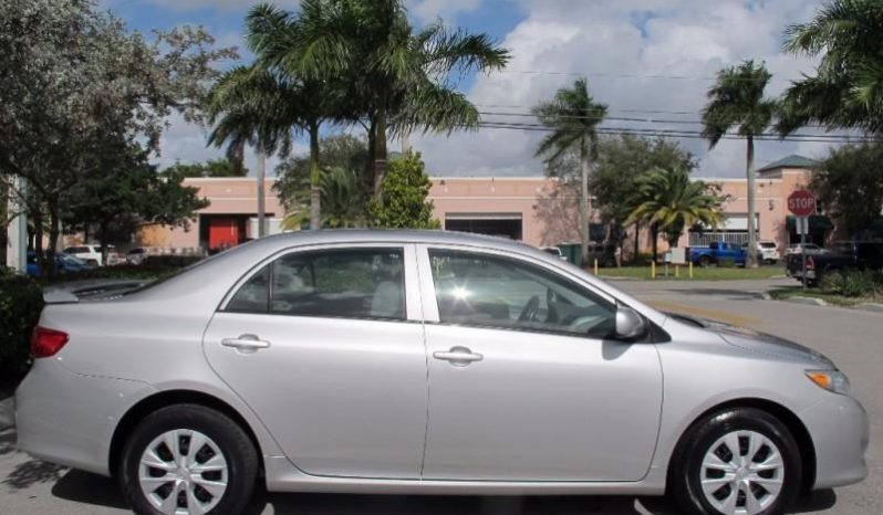 2010 Toyota Corolla LE full