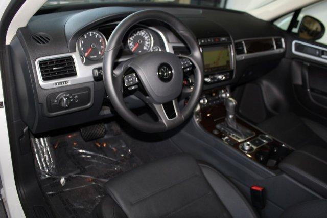 2016 Volkswagen Touareg VR6 Lux full
