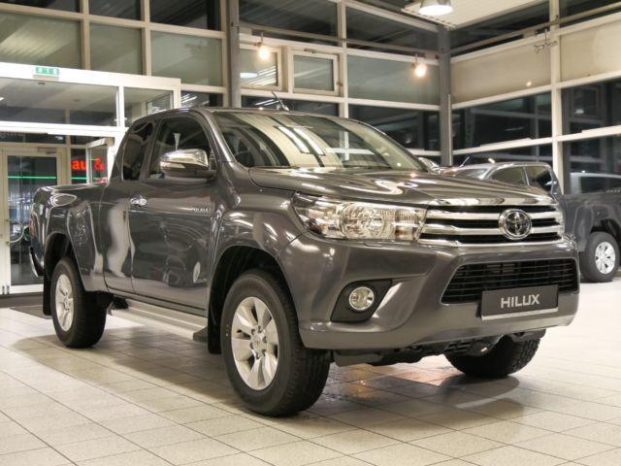 2018 Toyota Hilux Extra Cab full