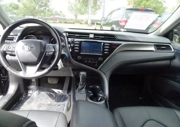 2018 Toyota Camry SE full