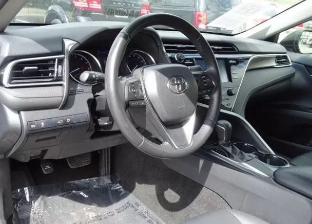 2018 Toyota Camry SE full