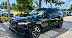 2022 Volvo XC90 T5 Momentum
