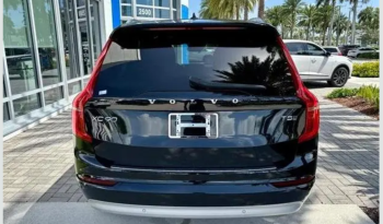 2022 Volvo XC90 T5 Momentum full