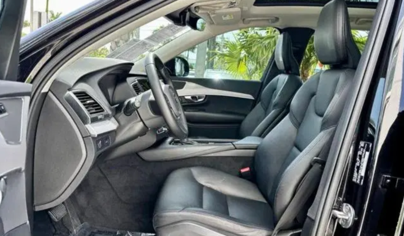 2022 Volvo XC90 T5 Momentum full