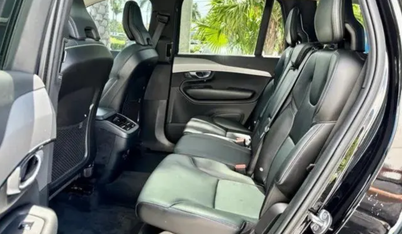 2022 Volvo XC90 T5 Momentum full