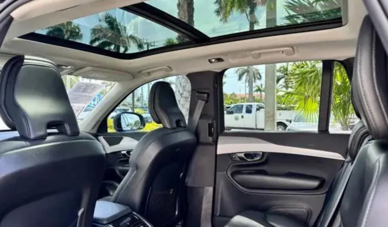 2022 Volvo XC90 T5 Momentum full