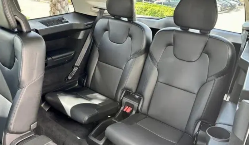 2022 Volvo XC90 T5 Momentum full