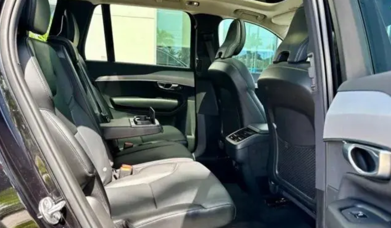 2022 Volvo XC90 T5 Momentum full