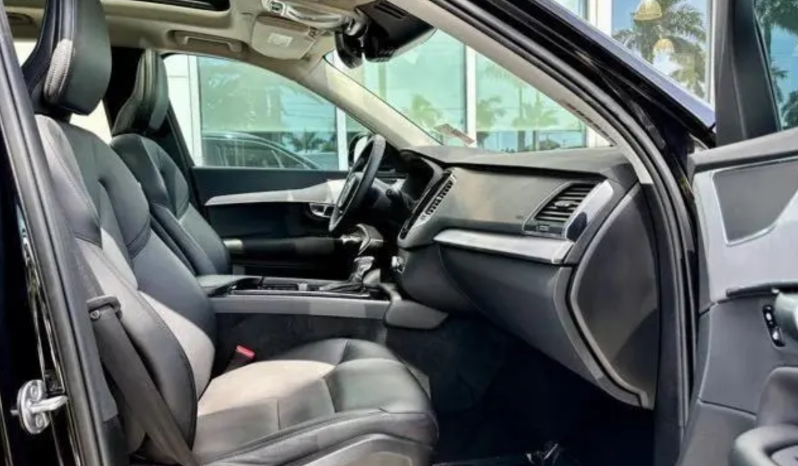 2022 Volvo XC90 T5 Momentum full