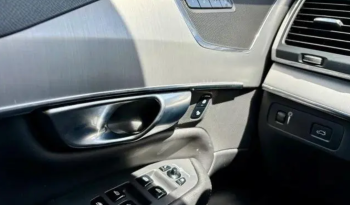 2022 Volvo XC90 T5 Momentum full