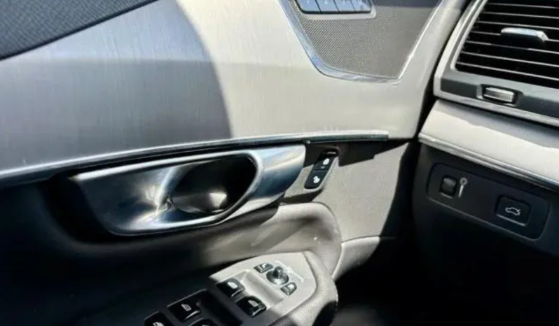 2022 Volvo XC90 T5 Momentum full
