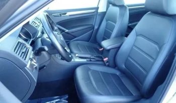 2018 Volkswagen Passat 2.0T SE full