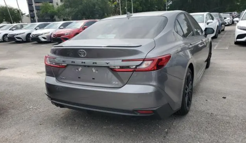 2025 Toyota Camry SE full