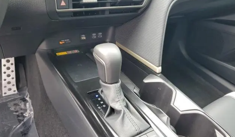2025 Toyota Camry SE full