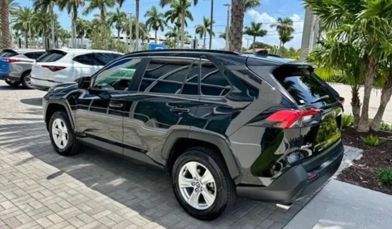 2021 Toyota RAV4 XLE full