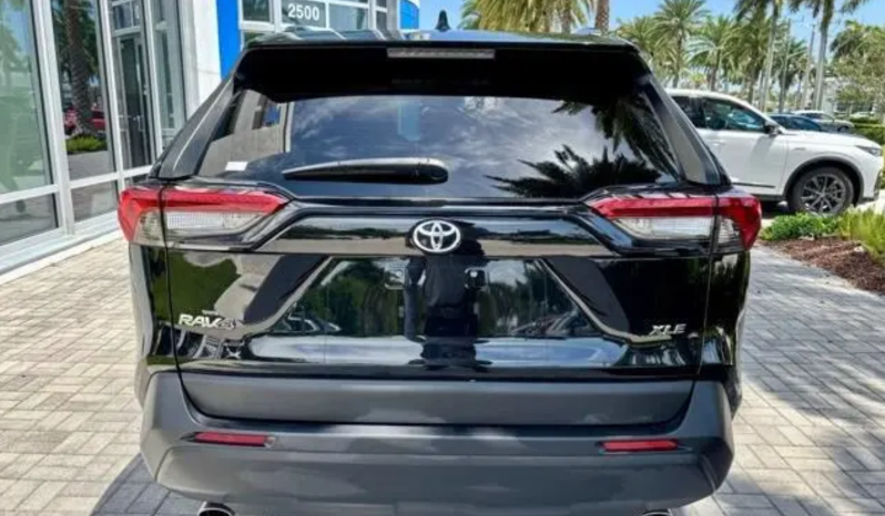 2021 Toyota RAV4 XLE full
