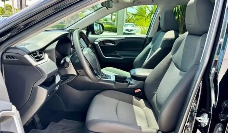 2021 Toyota RAV4 XLE full