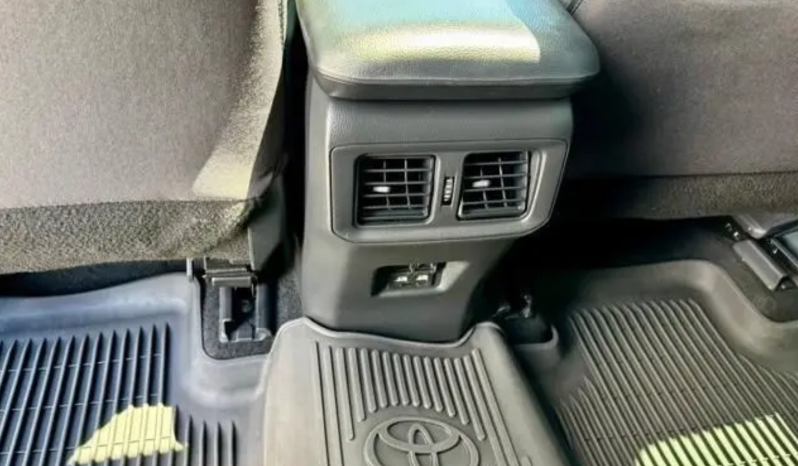 2021 Toyota RAV4 XLE full