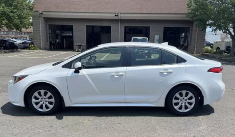 2022 Toyota Corolla LE full