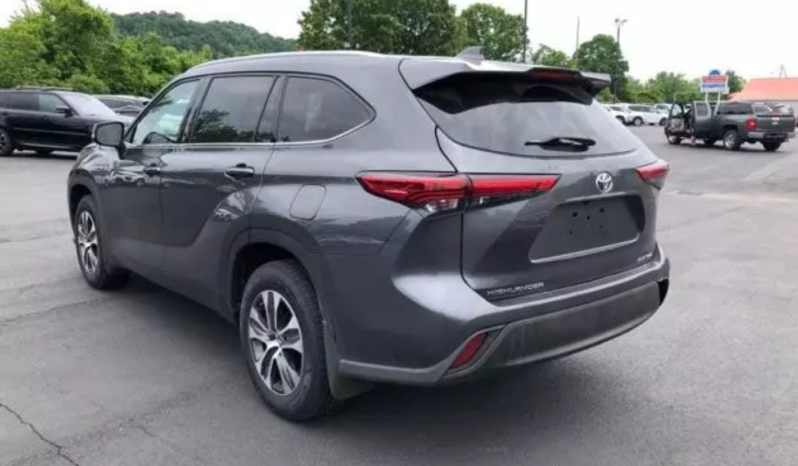2022 Toyota Highlander XLE Gray full