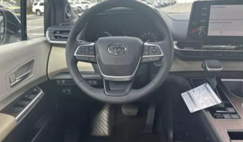 2023 Toyota Sienna XLE full