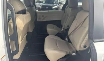 2023 Toyota Sienna XLE full