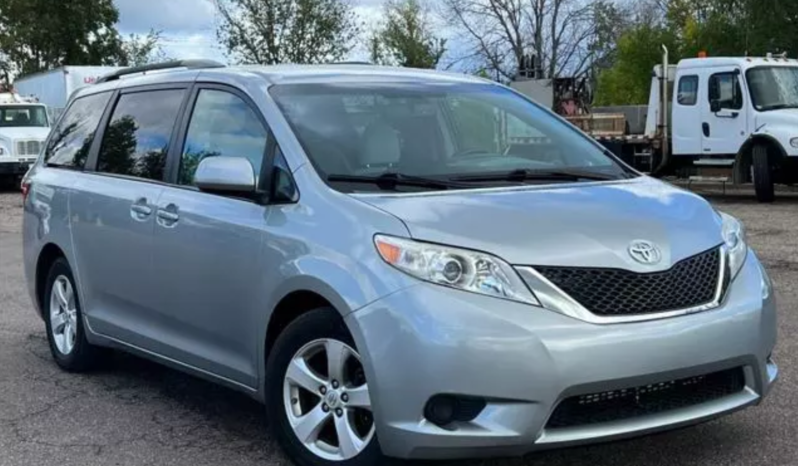 2016 Toyota Sienna LE full