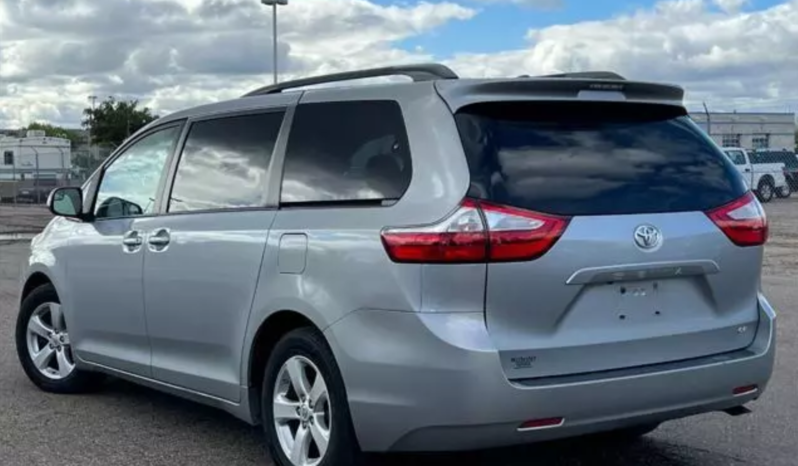 2016 Toyota Sienna LE full