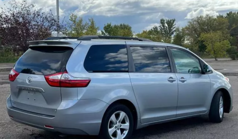 2016 Toyota Sienna LE full