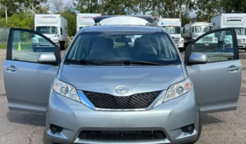 2016 Toyota Sienna LE full