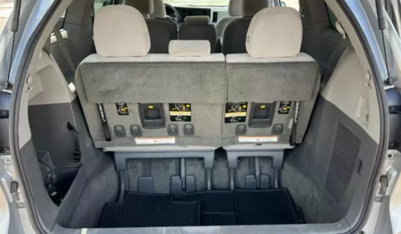 2016 Toyota Sienna LE full