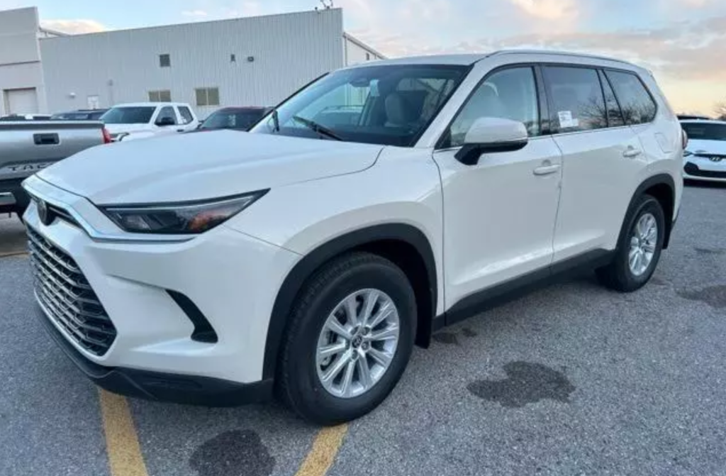 2024 Toyota Grand Highlander XLE - UCES MOTORS