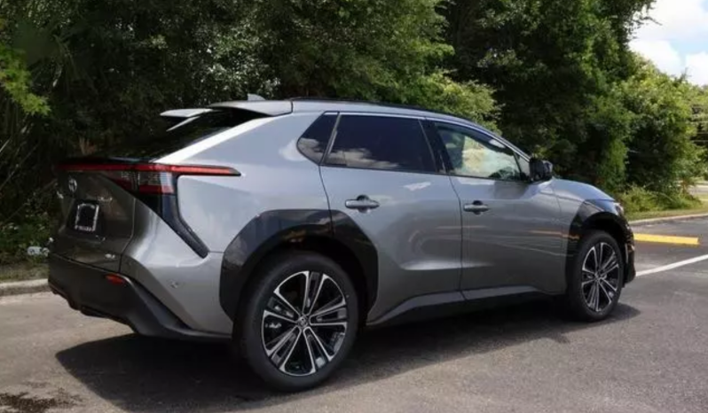 2024 Toyota bZ4X Limited full