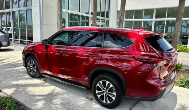 2022 Toyota Highlander XLE full