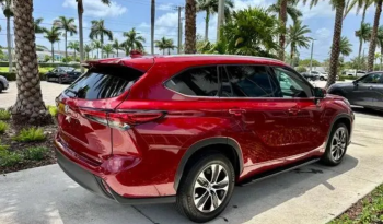 2022 Toyota Highlander XLE full