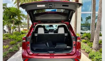 2022 Toyota Highlander XLE full