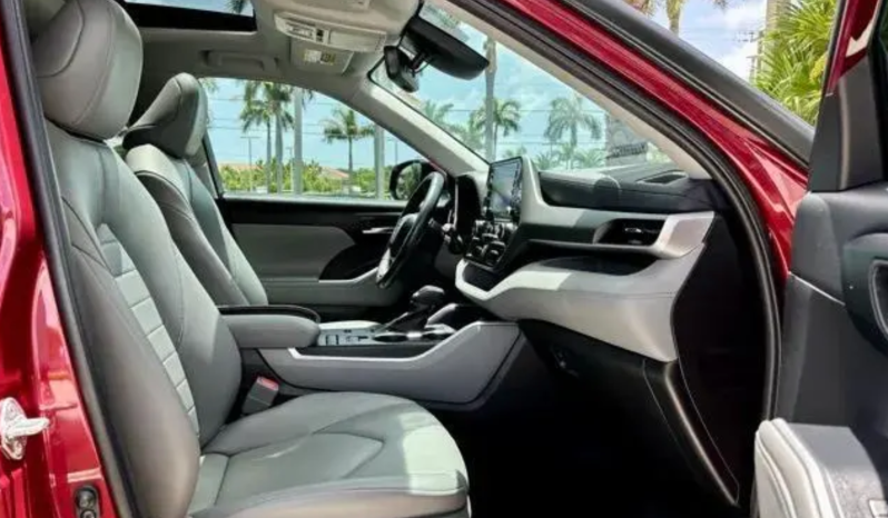 2022 Toyota Highlander XLE full