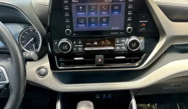 2022 Toyota Highlander XLE full