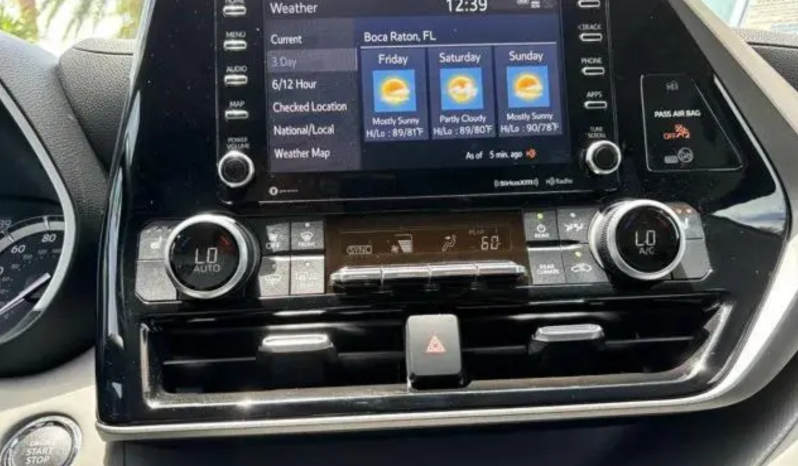 2022 Toyota Highlander XLE full