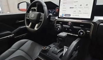 2025 Toyota Tacoma Hybrid TRD Sport full