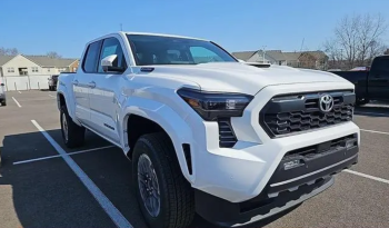 2025 Toyota Tacoma Hybrid TRD Sport full