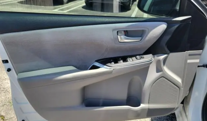 2015 Toyota Camry XSE full